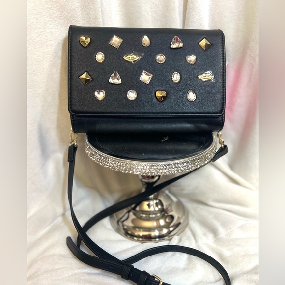 🖤🖤NWT-BETSEY JOHNSON GORGEOUS @Sybil” Crossbody With Studs And Gems🖤🖤 - Picture 7 of 12